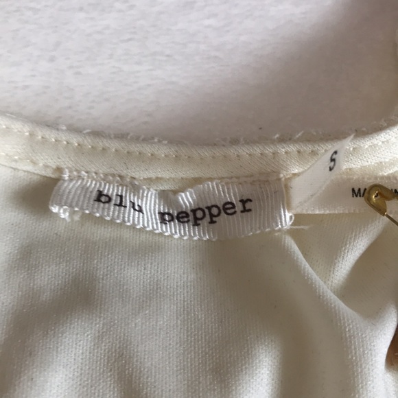 NWT Blu Pepper Lace Shorts Romper. Size Small - Picture 3 of 4